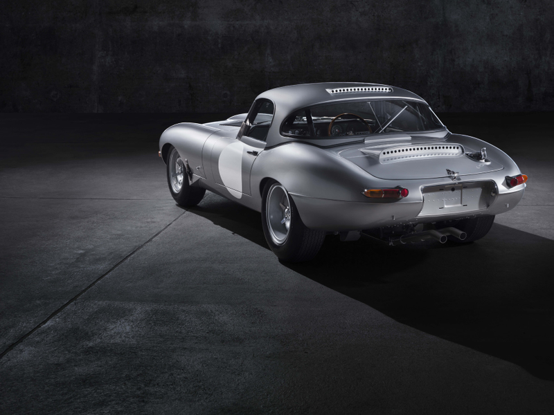 Illustration for article titled Jaguar Brings Back The Lightweight E-Type And It Is Unbelievably Sexy